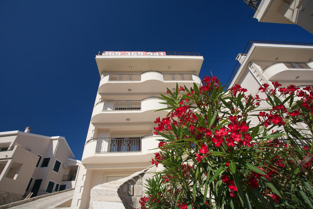 St.George Apartments Petrovac Екстериор снимка